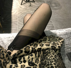 美女MM1313爽爽爽久久下载_高清完整视频观看