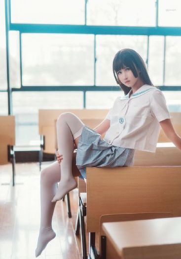 国产午夜精品理论片小yo奈_未删减完整版