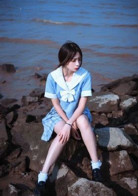 白嫩美女被朋友带到ktv啪啪_720电影在线看